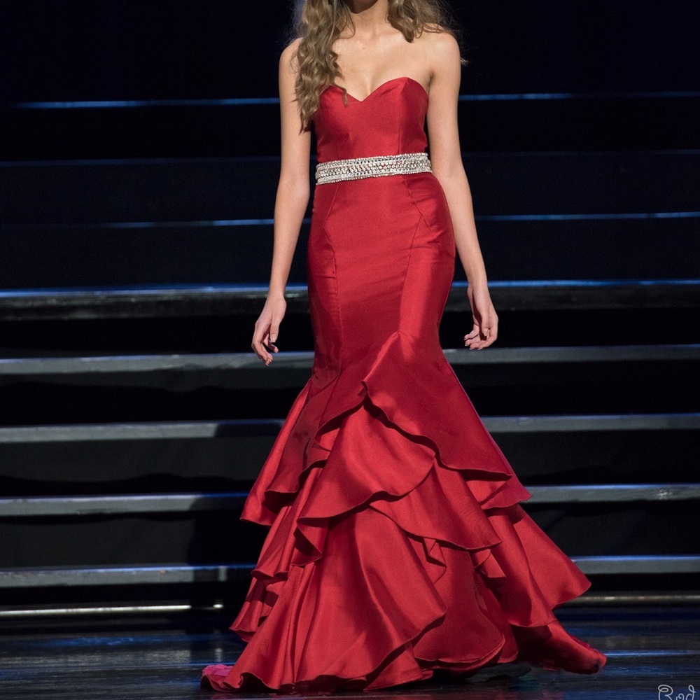 WINNING RARE Jovani size 0, altered to 00